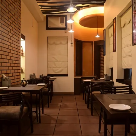 Hotel Cresent - Near Assi Ghat Отели рядом с достопримечательностью «Храм Дурга»