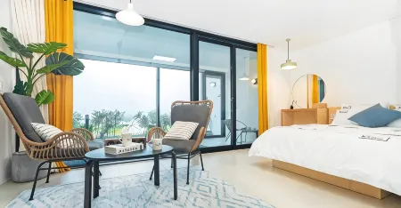 Gyeongju Heybreeze Pool Villa Отели рядом с достопримечательностью «Яндон»