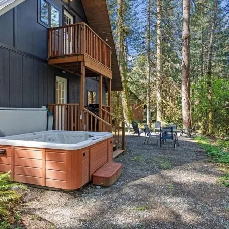 Luxury A-Frame with Hot Tub! 15 Mins to Stevens Pass - Misty Mt. Haus