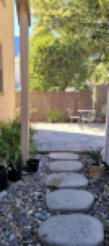 Charming 1-bedroom cottage with AC near Piedmont and Lake Merritt. Pet friendly!