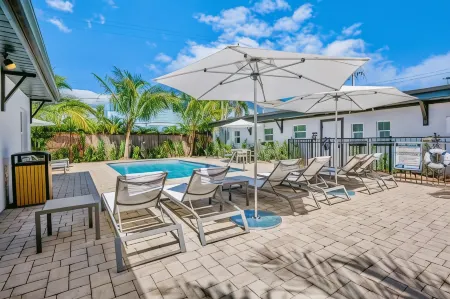 Haley's at Anna Maria Island Inn Отели рядом с достопримечательностью «Alvin's Island - Holmes Beach #753»