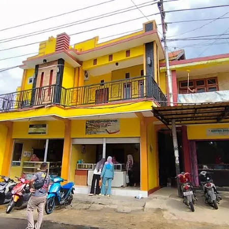 Sangkapura Homestay Отели в г. округ Гресик