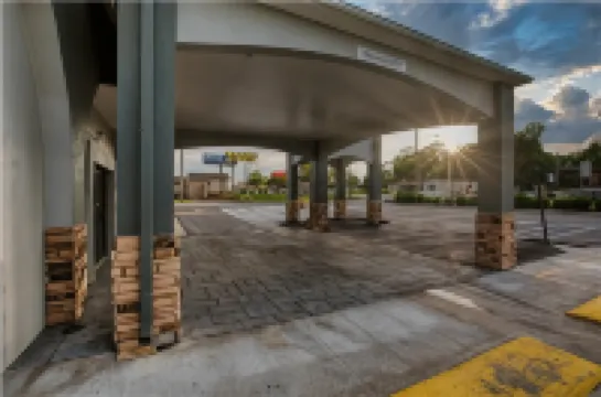 Clarion Pointe Decatur Downtown