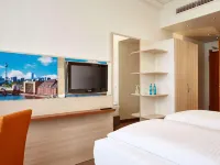 H+ Hotel Berlin Mitte Hotels near The Berlin Wall