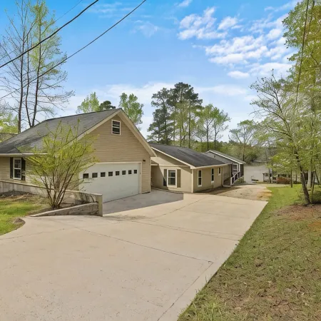 Lakeside Bungalow, Sleeps 12, Private Dock + More!