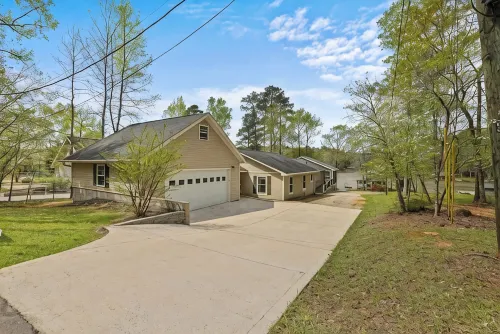 Lakeside Bungalow, Sleeps 12, Private Dock + More!