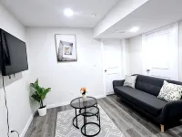 A Cozy Home away from Home located in the beautiful neighborhood of McConachie. - Bungalows