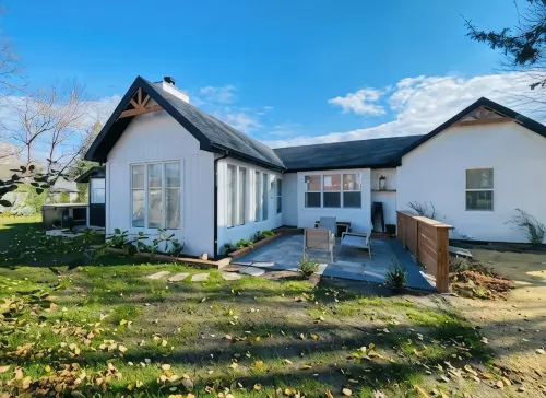 Updated Home- Only a few minutes walk to Downtown Lake Geneva!! - 4-Star