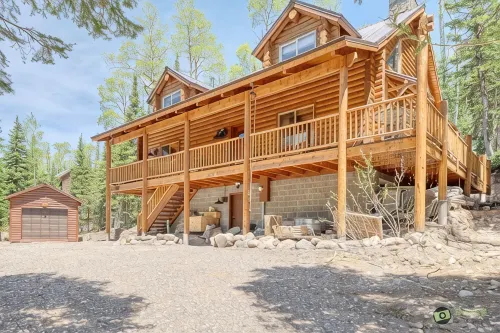 Authentic Log Cabin with Luxuries