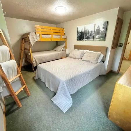 Lutsen Ski-In/Ski-Out Townhome w/Pool and Hot Tub Access!