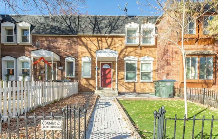 NEW Cozy Renovated Townhome | 25 min to Denver