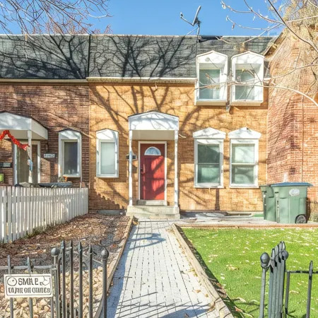 NEW Cozy Renovated Townhome | 25 min to Denver