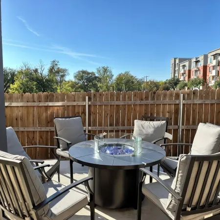 Spacious 5-bedroom house in charming Arlington with WiFi, AC
