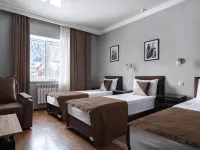 Bostan Hotel 돔베이 호텔