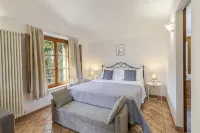PRIVATE LUXURY VILLA WITH HEATED SWIMMING POOL AND  JACUZZI - 民宿