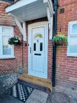 Spacious 4BR house close to Gatwick Airport.