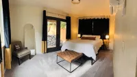 Rustic modern 2-bedroom home-lower level with hot tub in marvelous Moscow