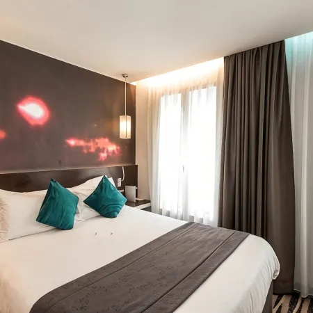 Hôtel Lumières Montmartre Paris