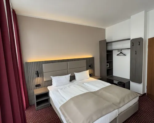 Hotel Lumen am Hauptbahnhof Hotels near Outer Alster Lake