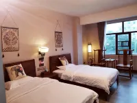 Dongxing Jinghui Hotel - balcony