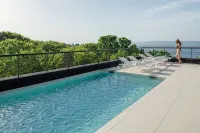 บรีก บูทีค โรงแรม - สระว่ายน้ำบนดาดฟ้า