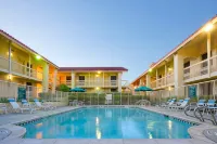 La Quinta by Wyndham Dallas Lewisville - piscina