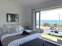 Stunning water views, Bayside Beach House Mornington - 4-Star
