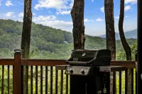 Mountain Views! Private Cabin, Firepit & Hot Tub, Fireplace--Dog Friendly! - Vuoristonäköala