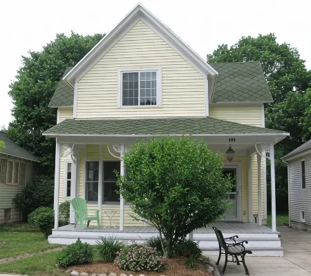 Charming 4 bedroom in the heart of Grand Haven! - 4-Star