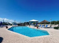Generator, Golf cart avail., 2 BR beach villa in Treasure, WiFi, washer & dryer - Pools