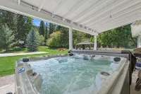 Spacious 7-Bed Home w/ Hot Tub, Fireplace, Gym, Wine Bar, and 2 Living Spaces!
