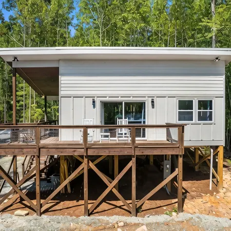 Two Tree Houses - Beehive & H20