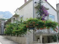 Apartment Lidija - parking