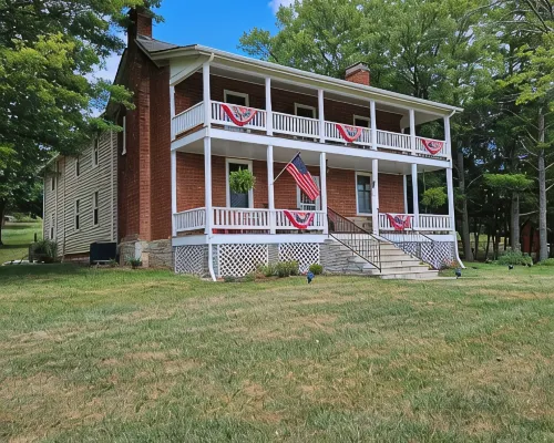 The Serene Farm Life...without all the work!  Lots of space and privacy! Hotels in Botetourt County