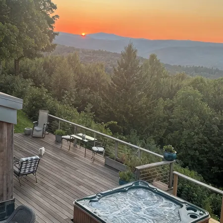 Luxury Mountain Top House , Hot Tub, Fire Pit & Panoramic Stratton Views