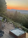 Luxury Mountain Top House , Hot Tub, Fire Pit & Panoramic Stratton Views