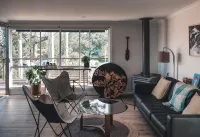 Little Roaring Beach Shack - cosy beachside retreat, Dover, Huon Valley.