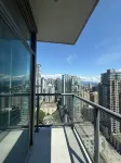 City Views | Prime Downtown Stay w/ Pool, Gym + Walk to Robson & Dining - Condos