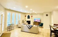 Charming spacious 2-bed 2-bath guest suite in family friendly South Jordan - Homestays