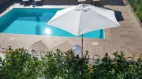 Villa with swimming pool a stone's throw from the sea - Pools