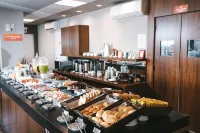 儒萬維爾10號酒店 - 早餐