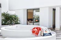 Pacha Hotel - Hot Tub