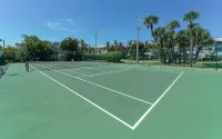 Sandy Feet Retreat Unit 108 at Runaway Bay.  1 min walk to beach. - 4-Star