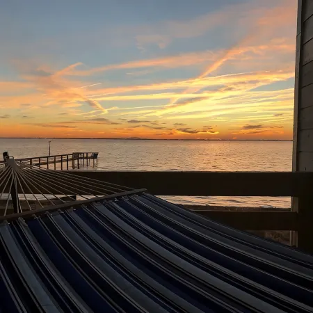 Waterfront Gorgeous Beach Home-Sunsets & Spa Bath