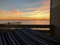 Waterfront Gorgeous Beach Home-Sunsets & Spa Bath