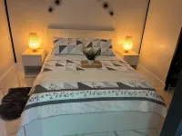La Capsula del Amor / The Capsule of Love Hotels in Hialeah