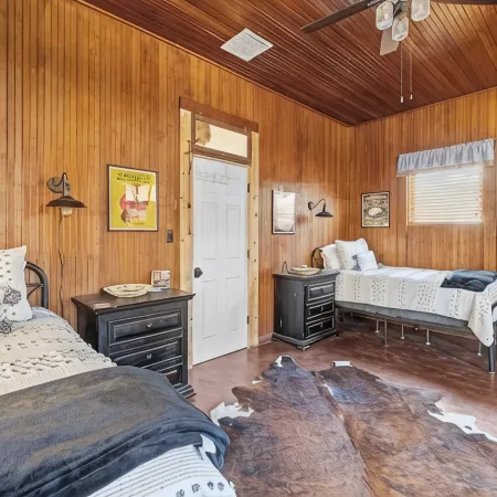 China Mary Inn: "Doc Holliday Suite" Charming 2-bedroom in heart of Tombstone