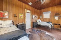 China Mary Inn: "Doc Holliday Suite" Charming 2-bedroom in heart of Tombstone - 3-Star