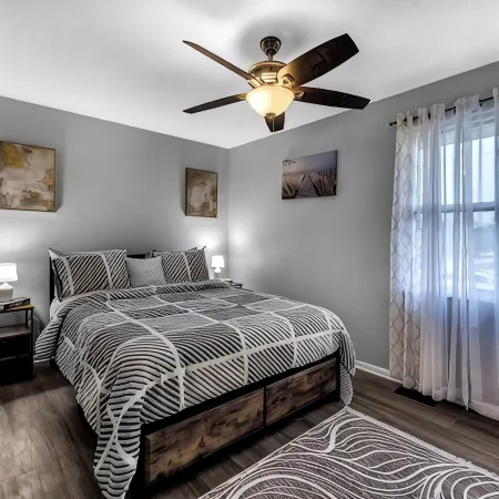 Modern 4-bedroom house near Lake Decatur