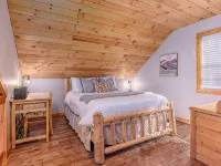 Charming 2-bedroom cabin close to Bryson City with AC, WiFi, Hot tub Hotels in Qualla
